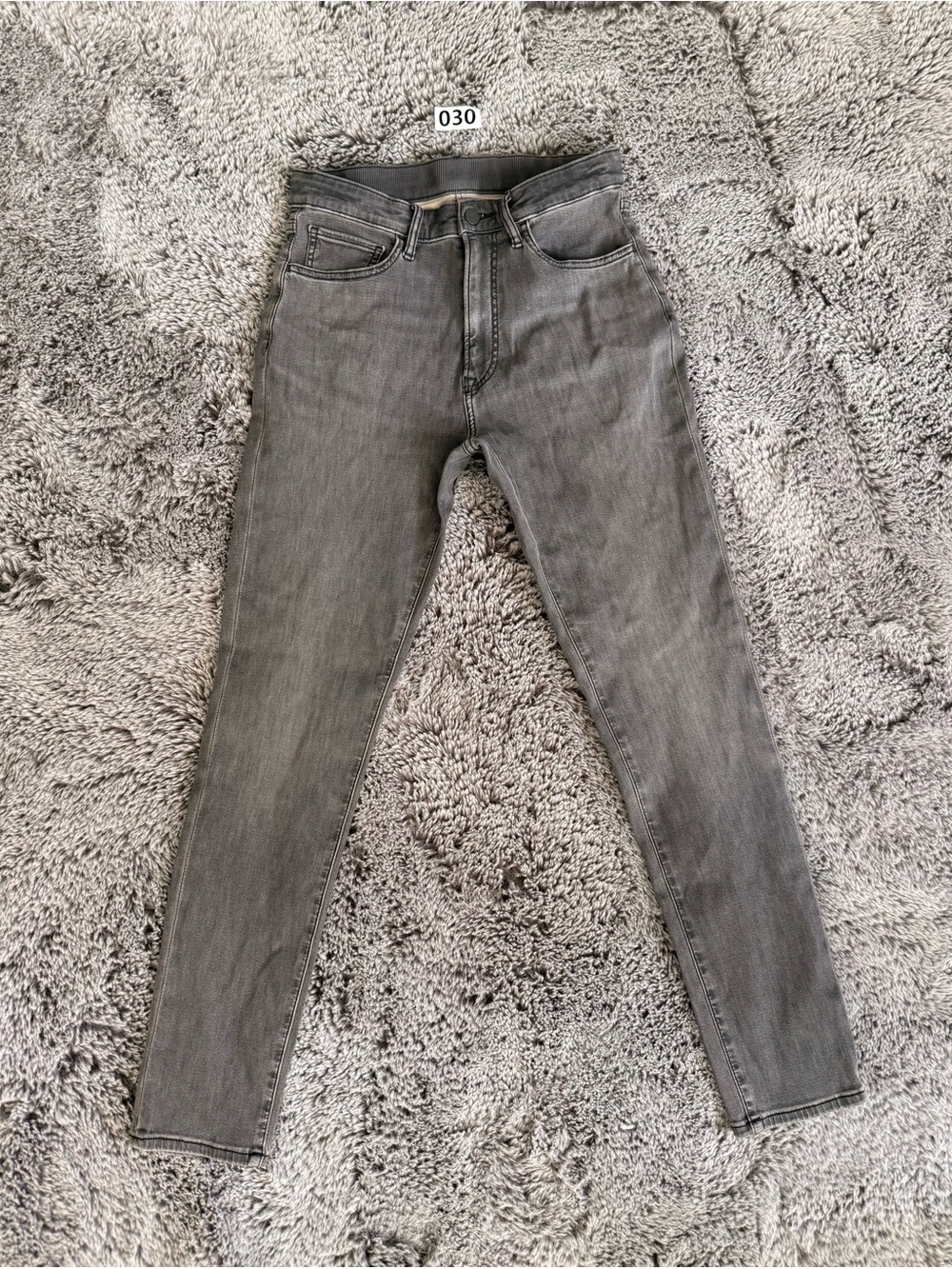 Uniqlo Men's Skinny Jeans in Washed Gray